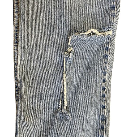 Lenny Upcycled Vintage Levi’s Jeans Light Wash Distressed Ripped Mom Jeans - Picture 15 of 16